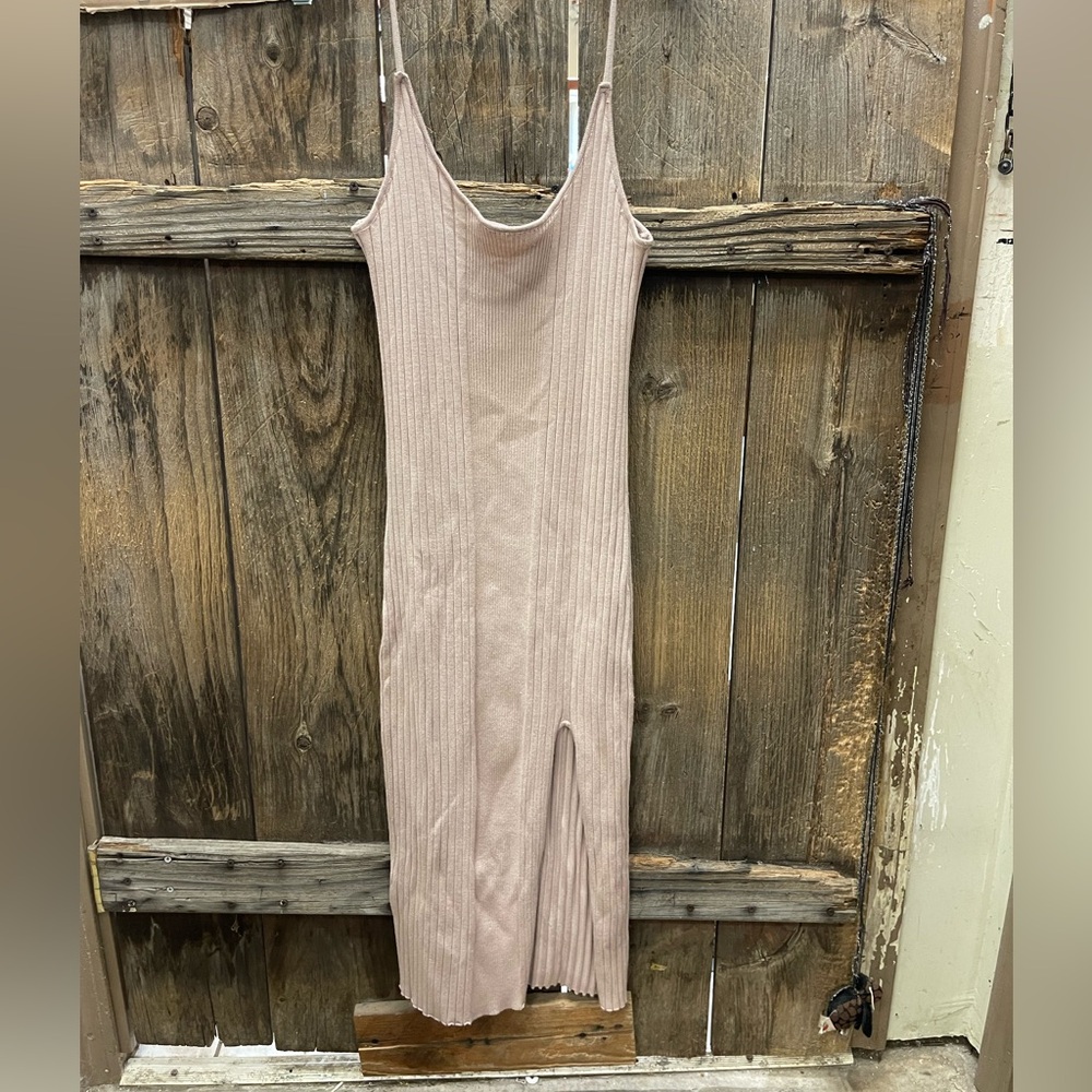NWT Women’s tan Windsor bodycon dress with slit